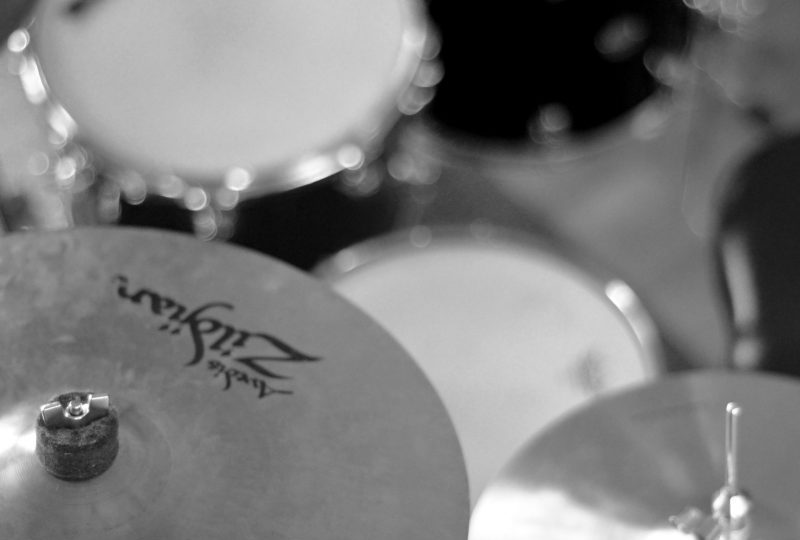 online drums cymbals and snare drum
